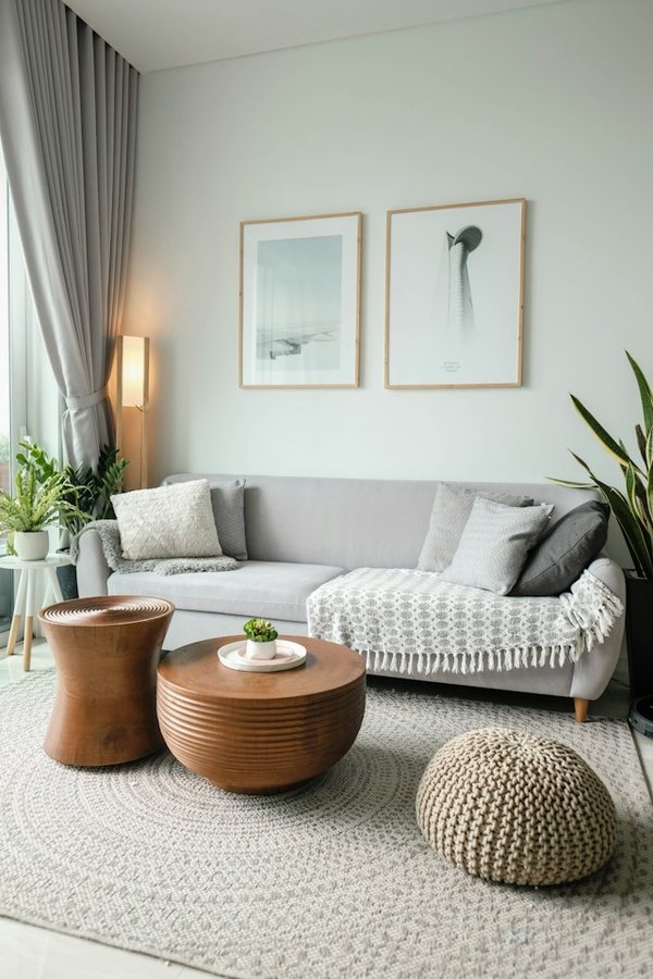 Comment fabriquer une table basse multifonctionnelle pour un salon moderne?