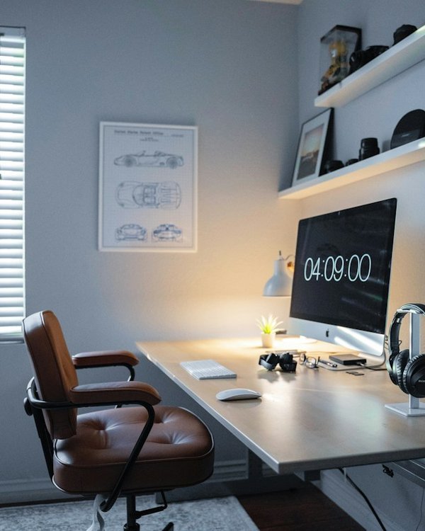 Comment créer un espace de travail ergonomique dans un coin salon?