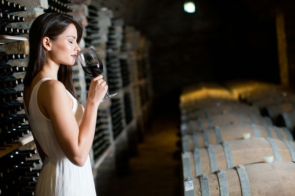Créer un espace vin exceptionnel dans votre cave : guide pratique
